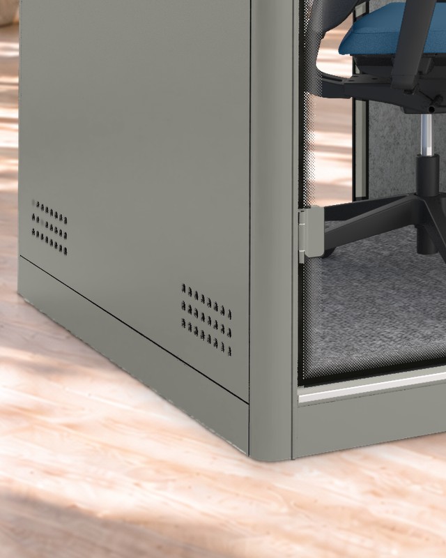 Calma Focus base corner in close-up: the ventilation slots in the base panel