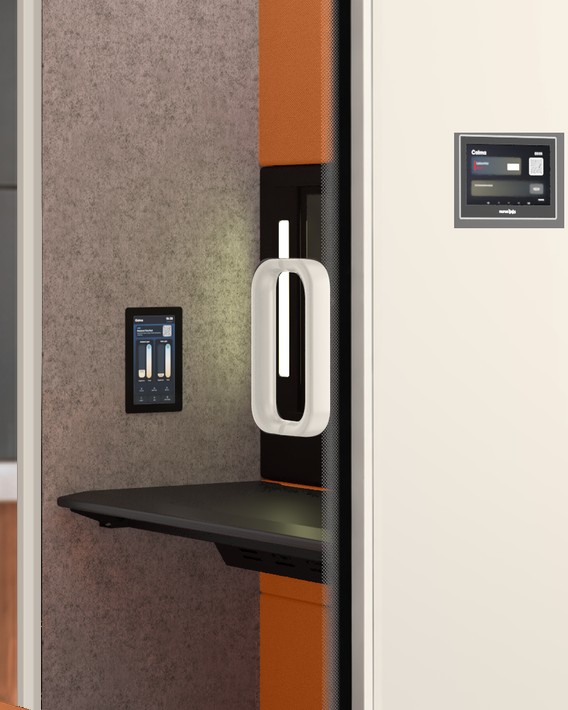 Calma For U door edge in close-up: the laminated glass meeting the frame, with the handle