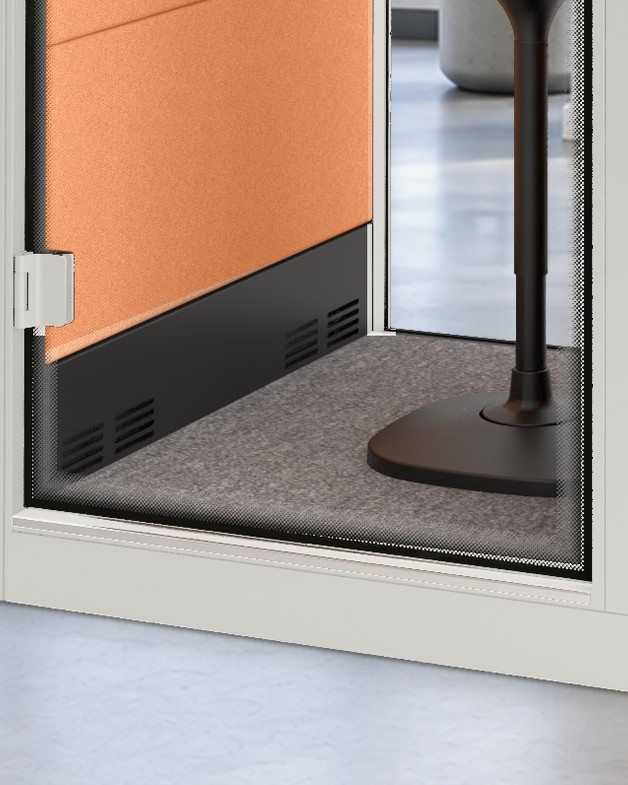 Calma Small base corner in close-up: the ventilation slots in the base panel