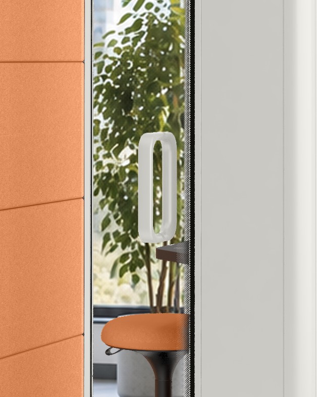 Calma Small door edge in close-up: the laminated glass meeting the frame, with the handle